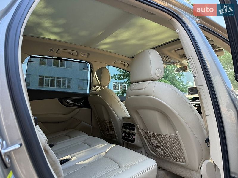 Позашляховик / Кросовер Audi Q7 2016 в Києві