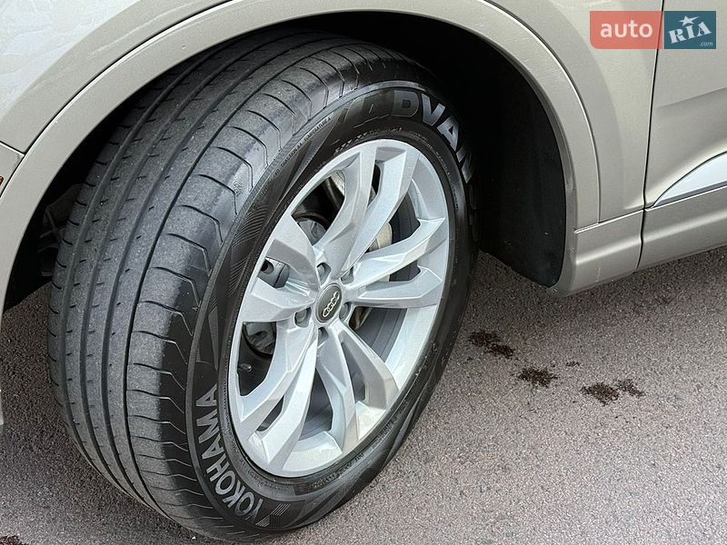 Позашляховик / Кросовер Audi Q7 2016 в Києві