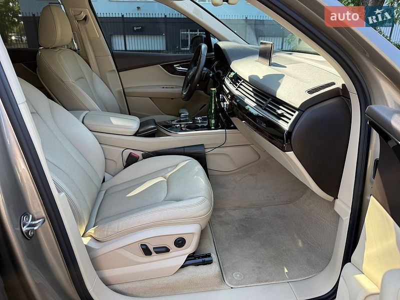 Позашляховик / Кросовер Audi Q7 2016 в Києві
