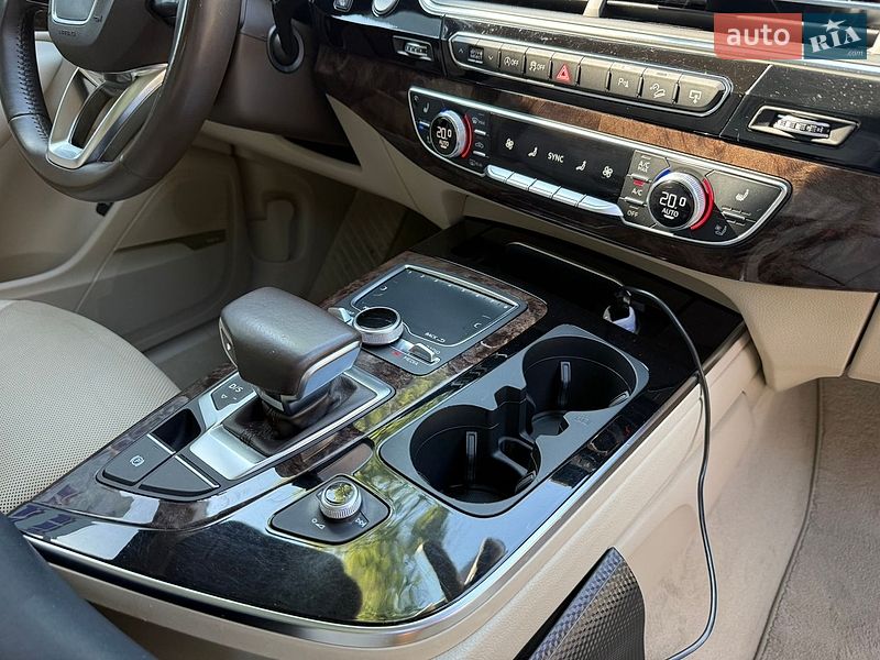 Позашляховик / Кросовер Audi Q7 2016 в Києві