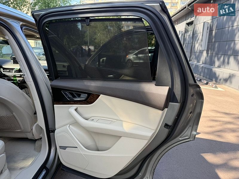 Позашляховик / Кросовер Audi Q7 2016 в Києві