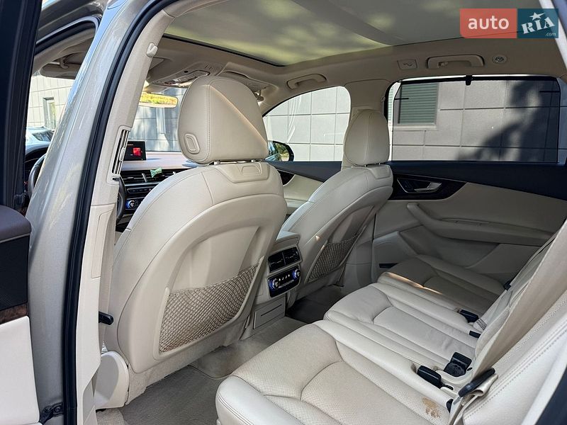 Позашляховик / Кросовер Audi Q7 2016 в Києві