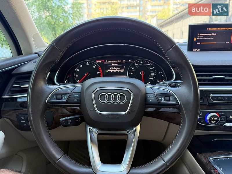 Позашляховик / Кросовер Audi Q7 2016 в Києві