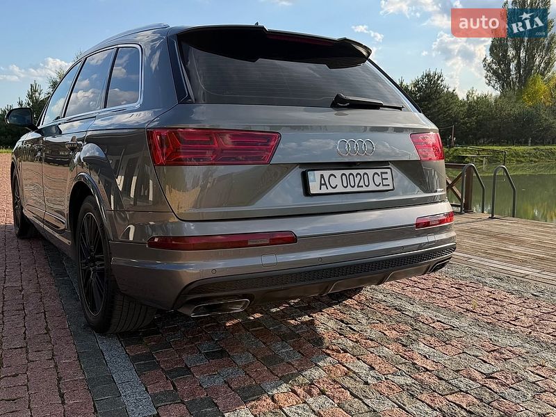 Позашляховик / Кросовер Audi Q7 2016 в Нововолинську
