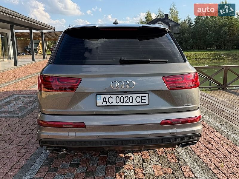 Позашляховик / Кросовер Audi Q7 2016 в Нововолинську