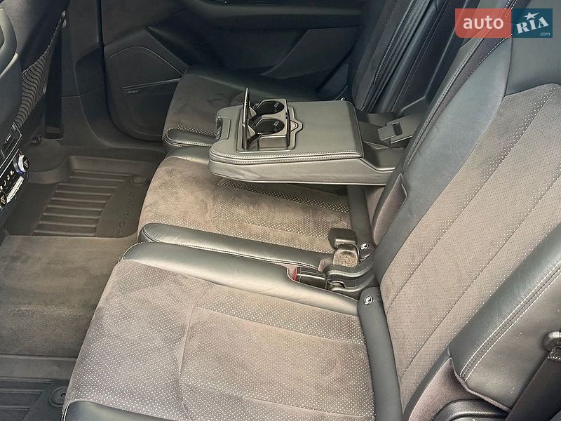 Позашляховик / Кросовер Audi Q7 2016 в Нововолинську