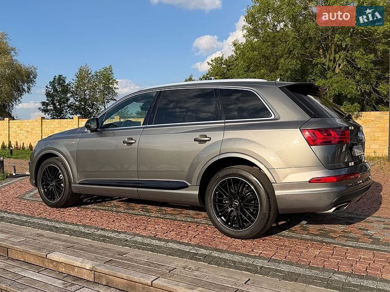 Позашляховик / Кросовер Audi Q7 2016 в Нововолинську