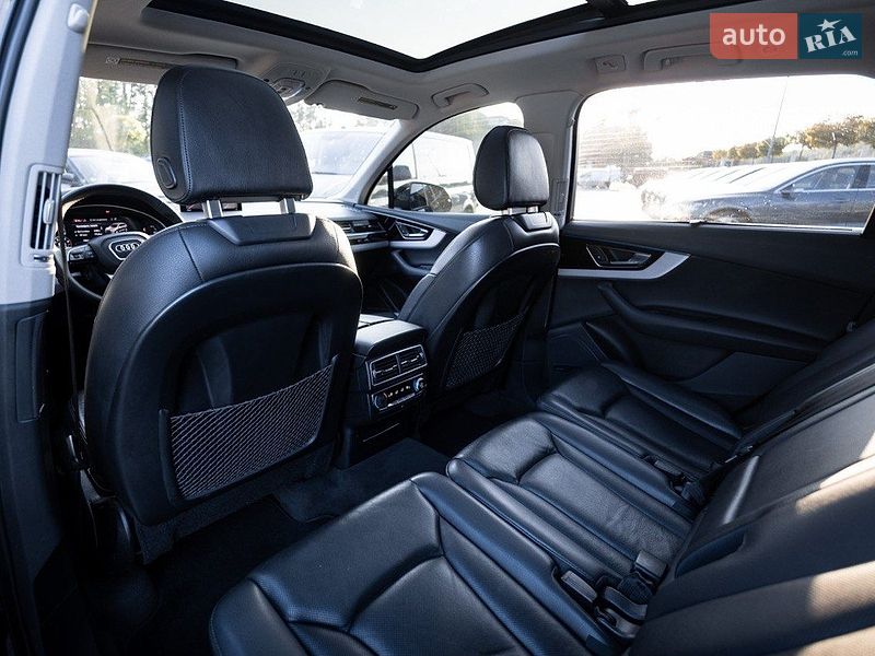 Внедорожник / Кроссовер Audi Q7 2016 в Новояворовске
