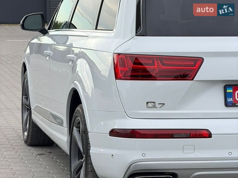 Внедорожник / Кроссовер Audi Q7 2018 в Дубно