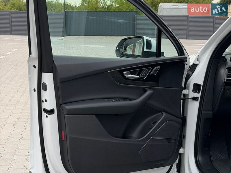 Внедорожник / Кроссовер Audi Q7 2018 в Дубно