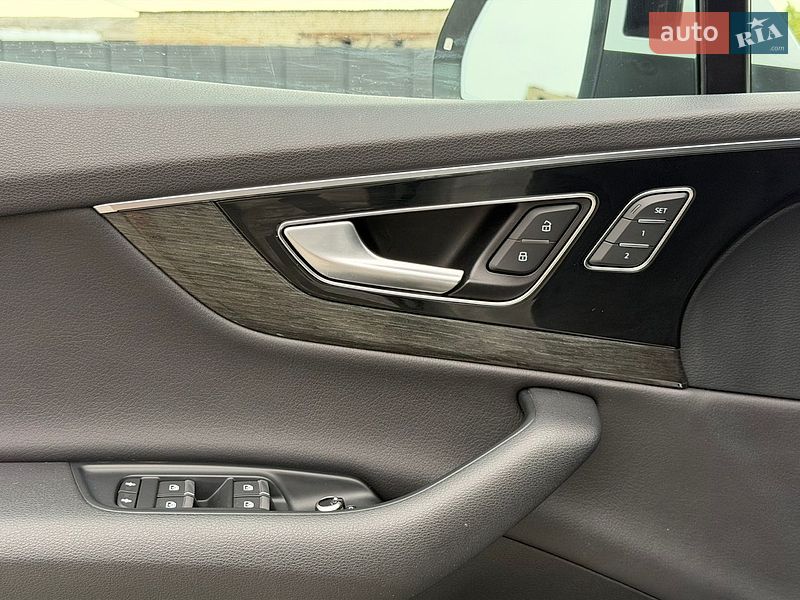 Внедорожник / Кроссовер Audi Q7 2018 в Дубно