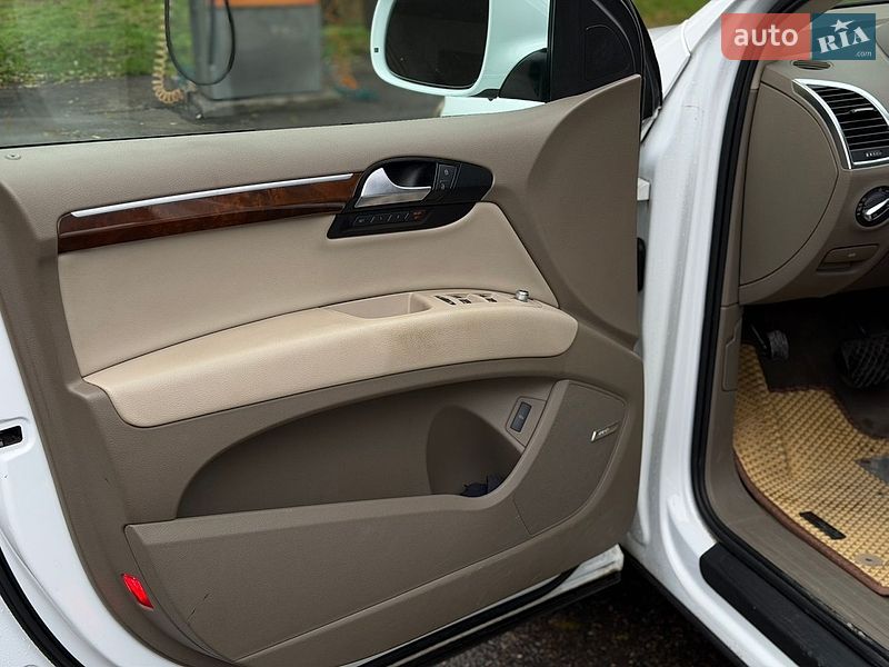 Позашляховик / Кросовер Audi Q7 2010 в Черкасах