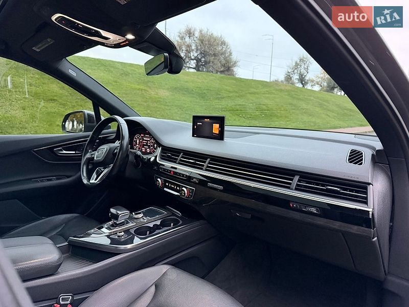 Внедорожник / Кроссовер Audi Q7 2016 в Киеве
