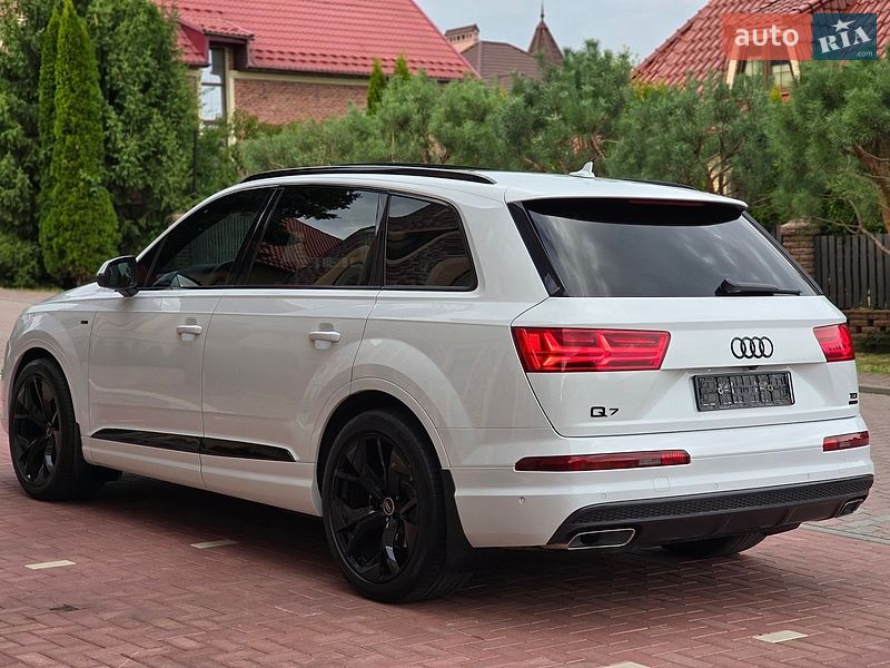 Позашляховик / Кросовер Audi Q7 2018 в Чернівцях