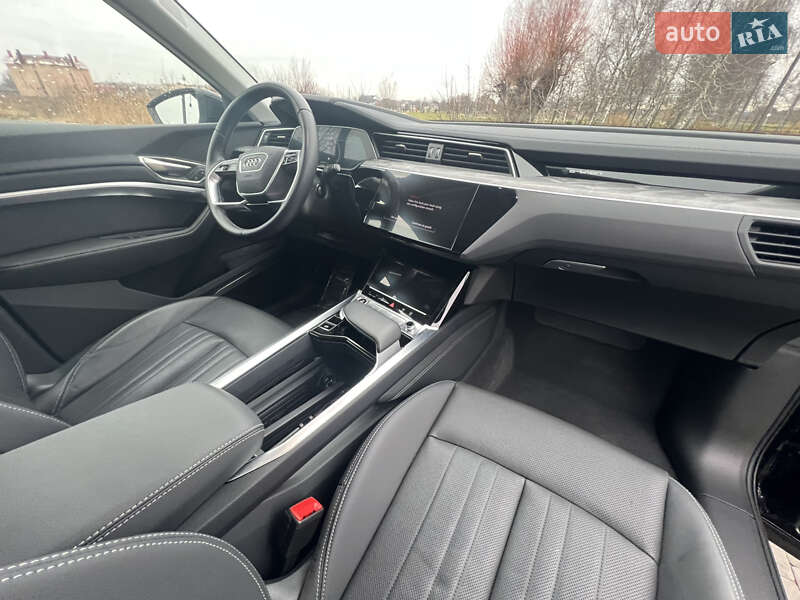 Внедорожник / Кроссовер Audi Q8 e-tron 2024 в Здолбунове