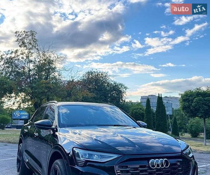 Внедорожник / Кроссовер Audi Q8 e-tron 2023 в Ровно