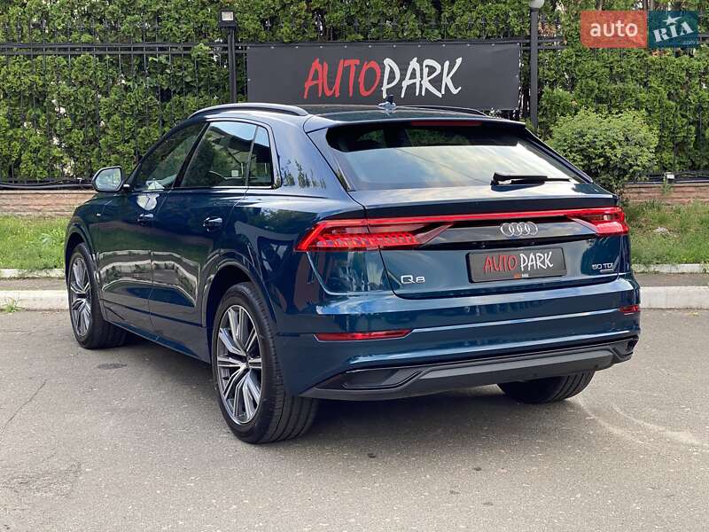 Внедорожник / Кроссовер Audi Q8 2022 в Киеве