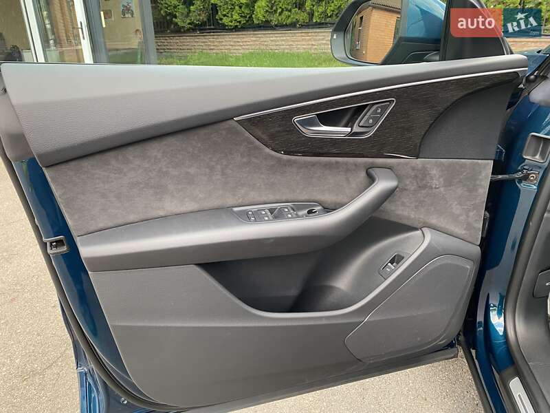 Внедорожник / Кроссовер Audi Q8 2022 в Киеве