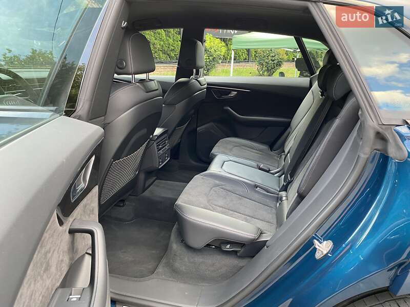 Внедорожник / Кроссовер Audi Q8 2022 в Киеве