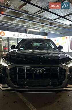 Audi Q8  2020