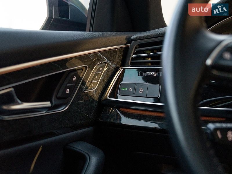Внедорожник / Кроссовер Audi Q8 2018 в Хмельницком