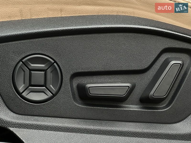 Позашляховик / Кросовер Audi Q8 2019 в Львові
