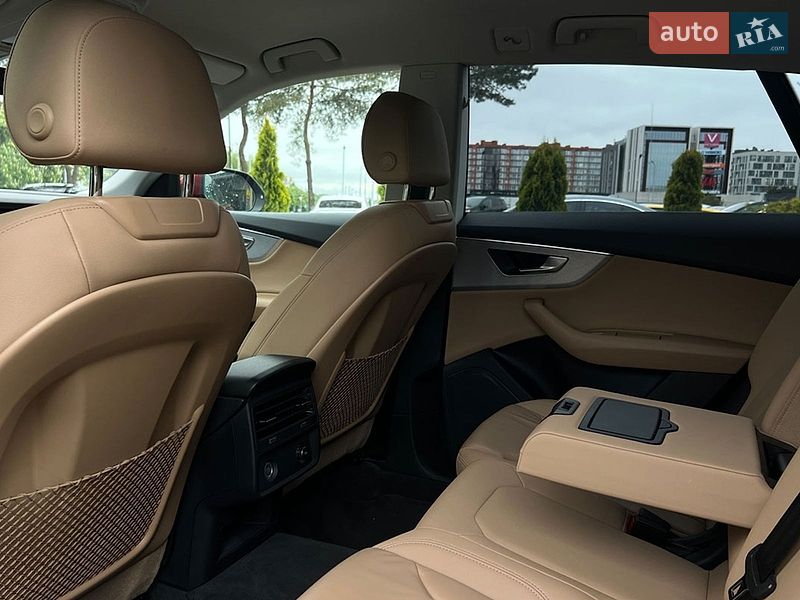 Позашляховик / Кросовер Audi Q8 2019 в Львові