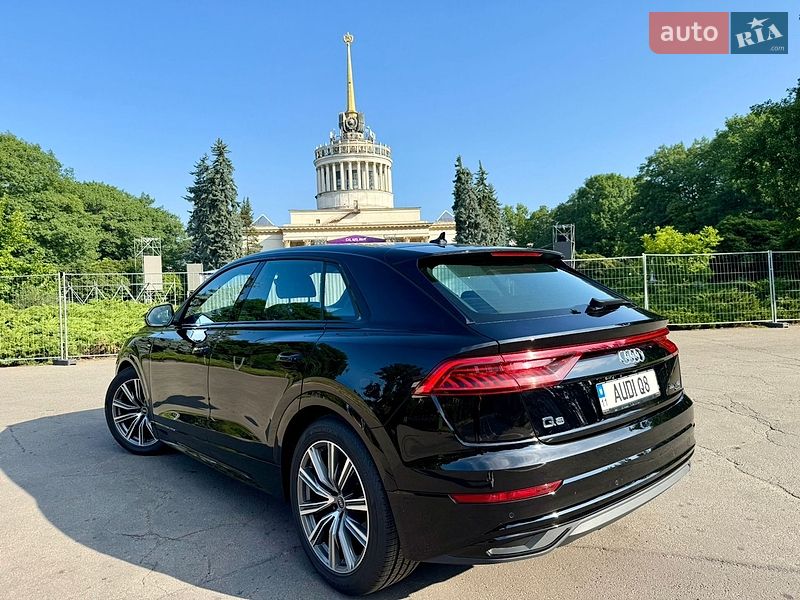 Внедорожник / Кроссовер Audi Q8 2021 в Киеве