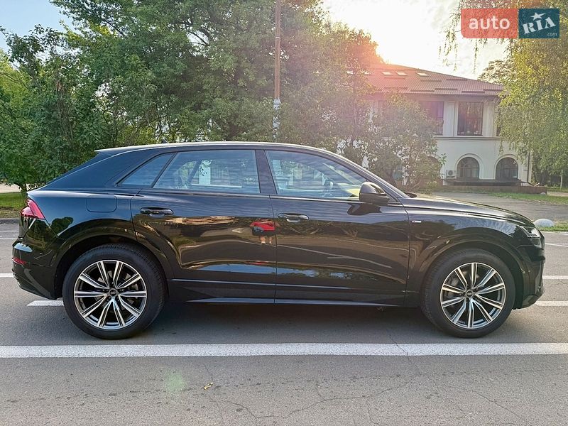 Внедорожник / Кроссовер Audi Q8 2021 в Киеве