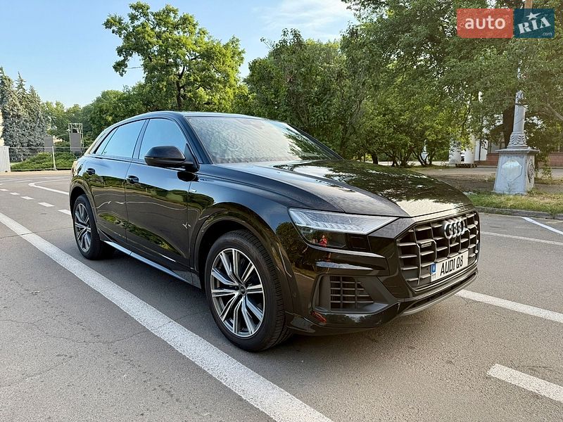 Внедорожник / Кроссовер Audi Q8 2021 в Киеве
