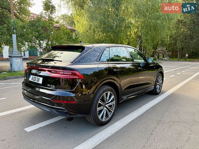 Внедорожник / Кроссовер Audi Q8 2021 в Киеве
