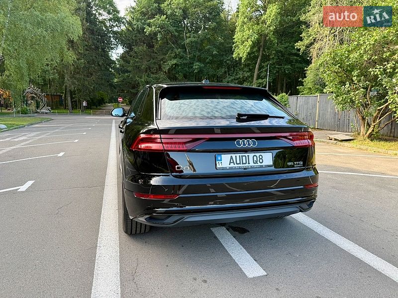 Внедорожник / Кроссовер Audi Q8 2021 в Киеве