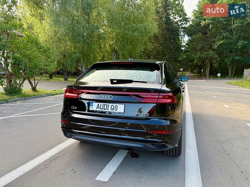 Внедорожник / Кроссовер Audi Q8 2021 в Киеве