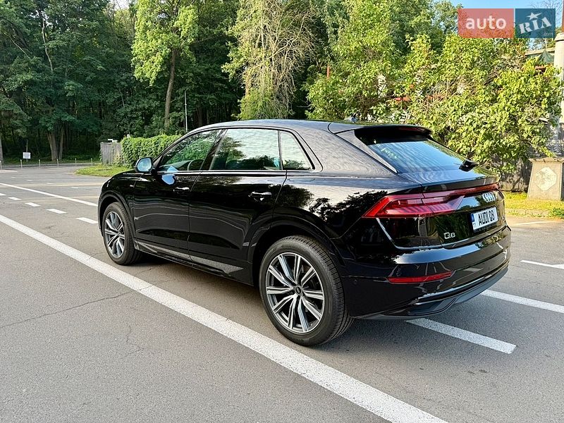 Внедорожник / Кроссовер Audi Q8 2021 в Киеве