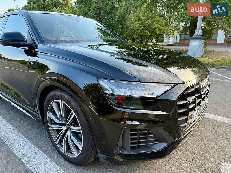 Внедорожник / Кроссовер Audi Q8 2021 в Киеве