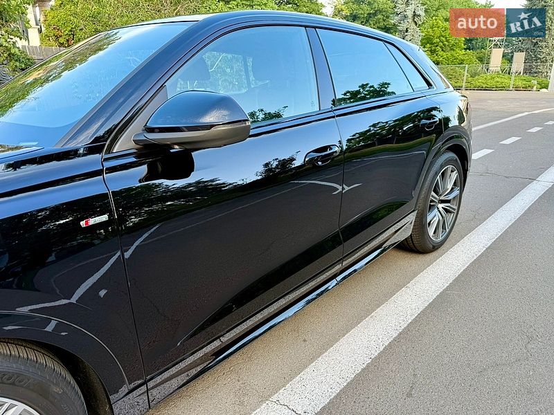 Внедорожник / Кроссовер Audi Q8 2021 в Киеве