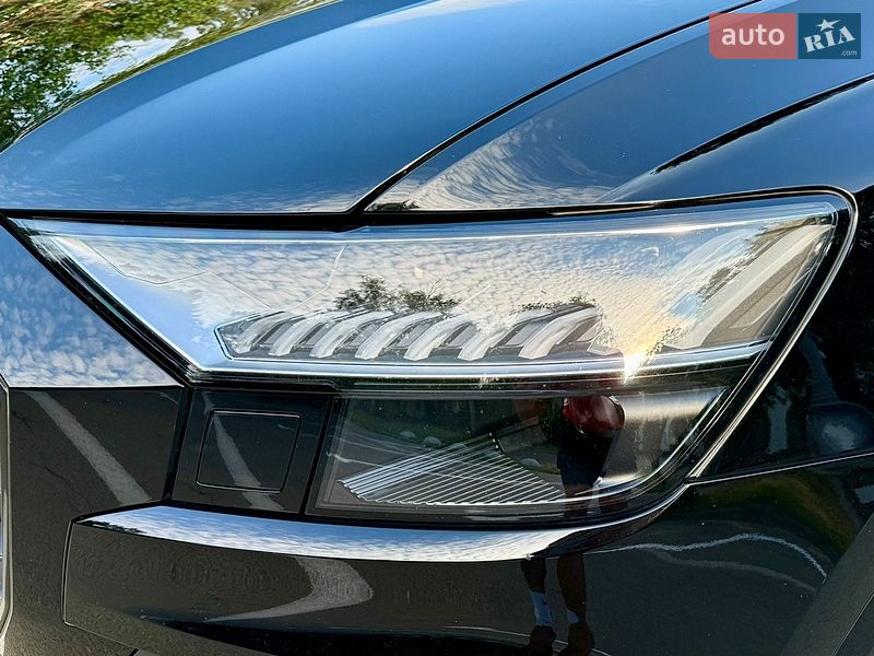 Внедорожник / Кроссовер Audi Q8 2021 в Киеве
