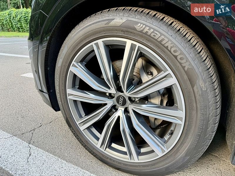 Внедорожник / Кроссовер Audi Q8 2021 в Киеве
