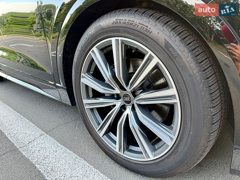 Внедорожник / Кроссовер Audi Q8 2021 в Киеве
