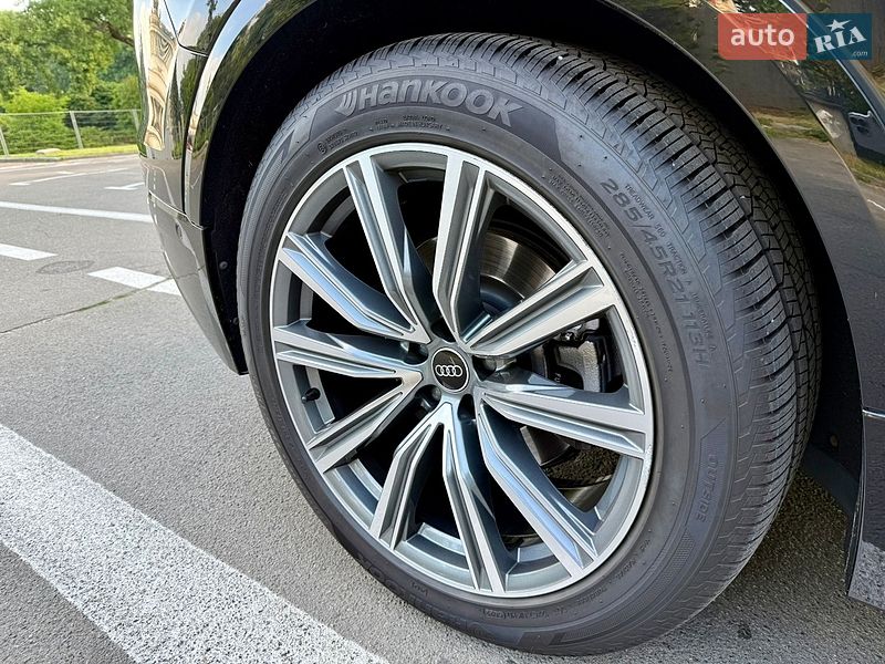 Внедорожник / Кроссовер Audi Q8 2021 в Киеве