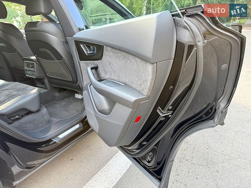 Внедорожник / Кроссовер Audi Q8 2021 в Киеве