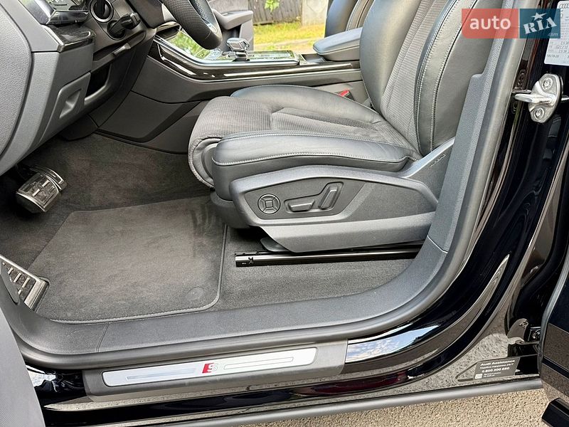 Внедорожник / Кроссовер Audi Q8 2021 в Киеве