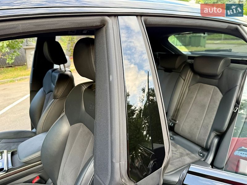 Внедорожник / Кроссовер Audi Q8 2021 в Киеве