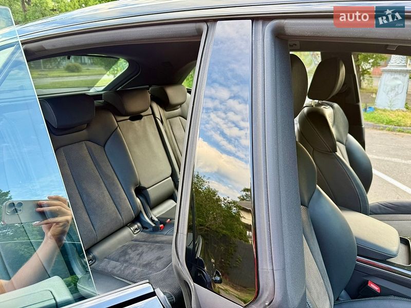 Внедорожник / Кроссовер Audi Q8 2021 в Киеве