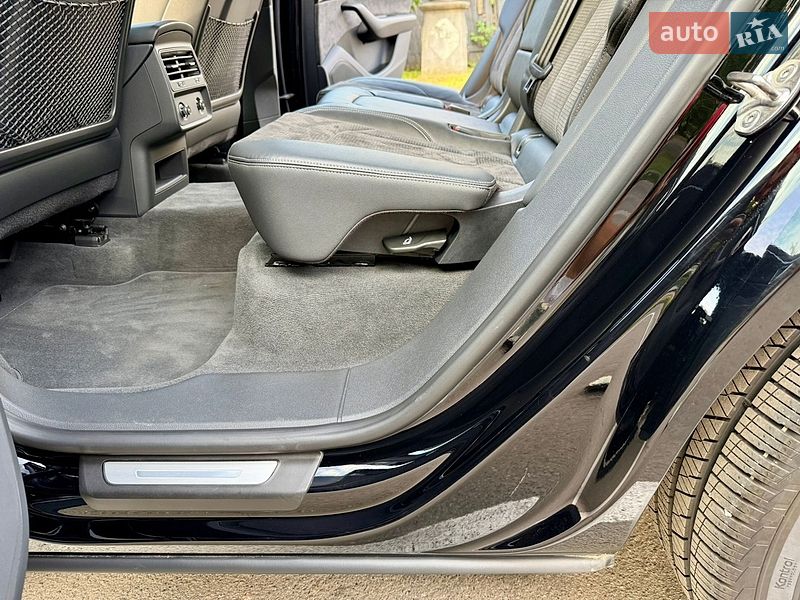 Внедорожник / Кроссовер Audi Q8 2021 в Киеве