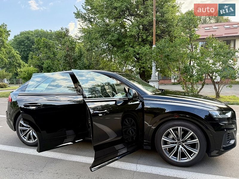 Внедорожник / Кроссовер Audi Q8 2021 в Киеве