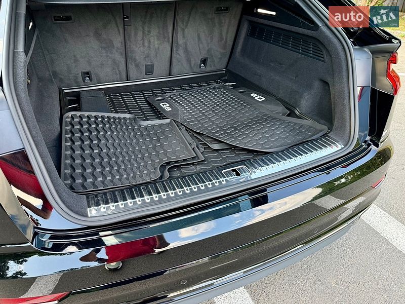 Внедорожник / Кроссовер Audi Q8 2021 в Киеве