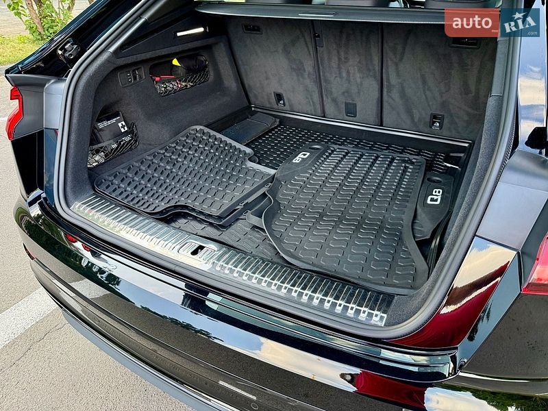 Внедорожник / Кроссовер Audi Q8 2021 в Киеве