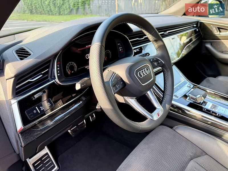 Внедорожник / Кроссовер Audi Q8 2021 в Киеве