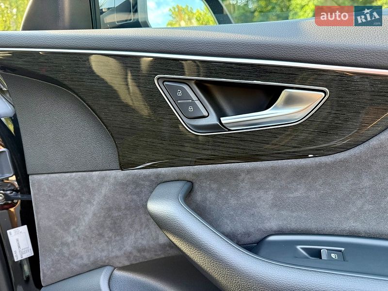 Внедорожник / Кроссовер Audi Q8 2021 в Киеве